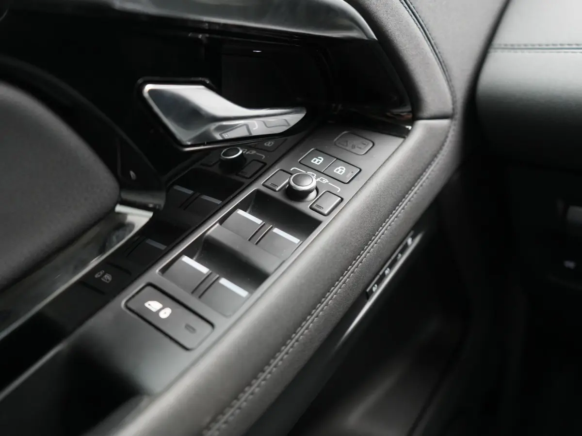 P300e AWD S PHEV 309pk Dealer O.H. | Trekhaak Afn. | Adaptive Cruise | 360 Camera | Lederen Comfortstoelen Memory & Verwarmd | Keyless | Blis | Stuur Verwarmd | Apple Carplay | Navigatie | D