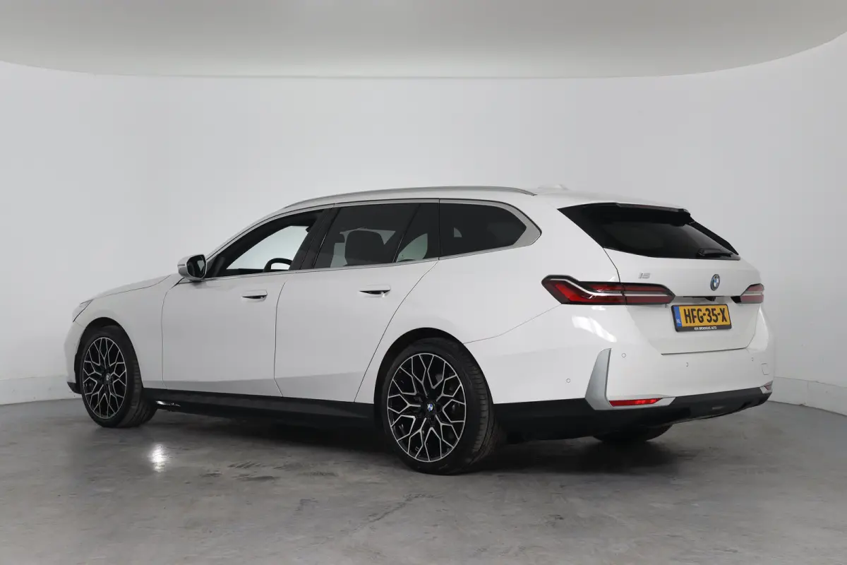 eDrive40 84kWh | Bowers&Wilkins | SOH 95% | Leder | Comfort Zetels | LED | Clima | Sfeerverlichting | Camera | Navi | Cruise Adaptive | Stoelverwarming | 20 Inch Velgen |