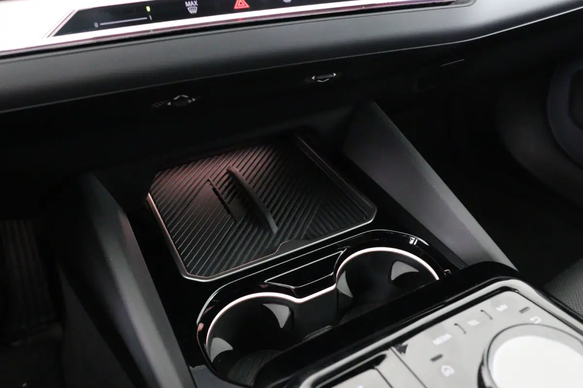 eDrive40 84kWh | Bowers&Wilkins | SOH 95% | Leder | Comfort Zetels | LED | Clima | Sfeerverlichting | Camera | Navi | Cruise Adaptive | Stoelverwarming | 20 Inch Velgen |