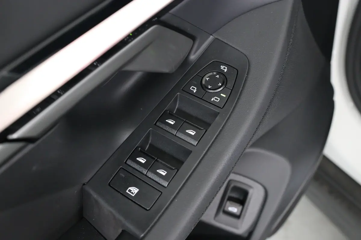 eDrive40 84kWh | Bowers&Wilkins | SOH 95% | Leder | Comfort Zetels | LED | Clima | Sfeerverlichting | Camera | Navi | Cruise Adaptive | Stoelverwarming | 20 Inch Velgen |