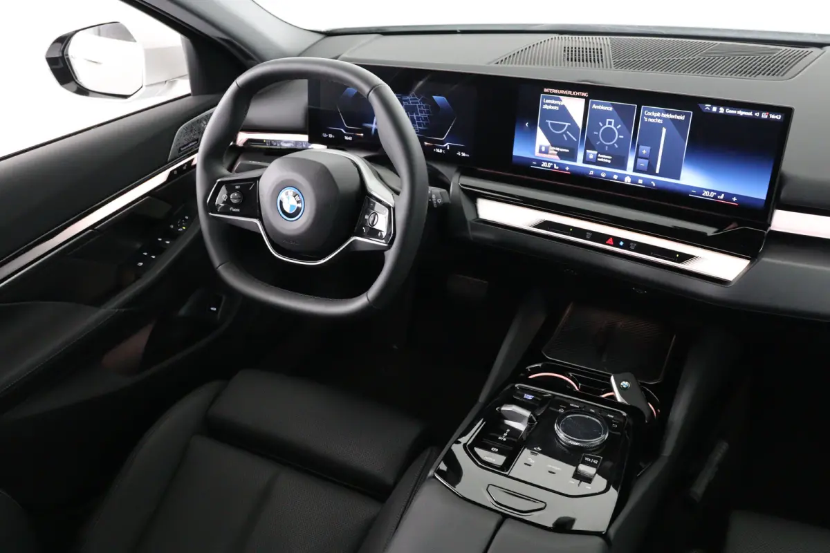 eDrive40 84kWh | Bowers&Wilkins | SOH 95% | Leder | Comfort Zetels | LED | Clima | Sfeerverlichting | Camera | Navi | Cruise Adaptive | Stoelverwarming | 20 Inch Velgen |