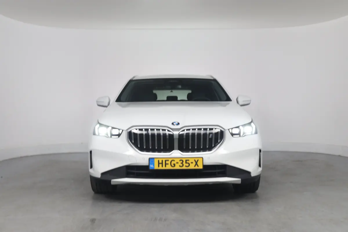 eDrive40 84kWh | Bowers&Wilkins | SOH 95% | Leder | Comfort Zetels | LED | Clima | Sfeerverlichting | Camera | Navi | Cruise Adaptive | Stoelverwarming | 20 Inch Velgen |