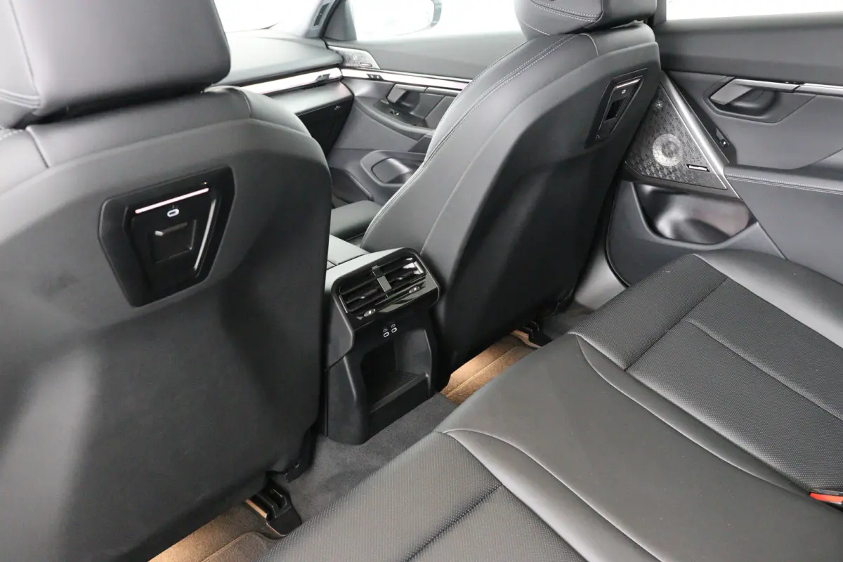 eDrive40 84kWh | Bowers&Wilkins | SOH 95% | Leder | Comfort Zetels | LED | Clima | Sfeerverlichting | Camera | Navi | Cruise Adaptive | Stoelverwarming | 20 Inch Velgen |