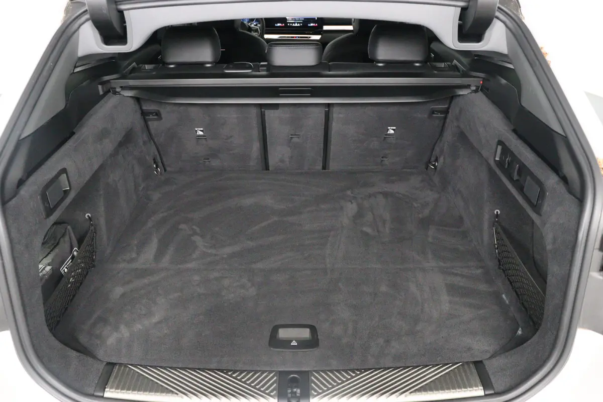 eDrive40 84kWh | Bowers&Wilkins | SOH 95% | Leder | Comfort Zetels | LED | Clima | Sfeerverlichting | Camera | Navi | Cruise Adaptive | Stoelverwarming | 20 Inch Velgen |
