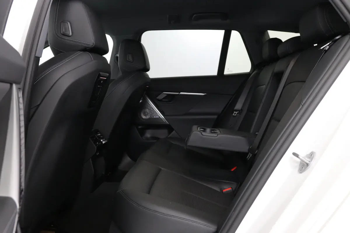 eDrive40 84kWh | Bowers&Wilkins | SOH 95% | Leder | Comfort Zetels | LED | Clima | Sfeerverlichting | Camera | Navi | Cruise Adaptive | Stoelverwarming | 20 Inch Velgen |