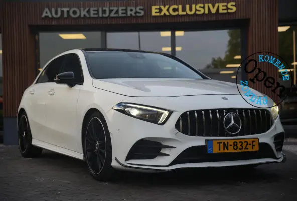 200 Launch Edition Premium Plus AMG panoramadak AMBIENT Apple Carplay Brake assist Camera Multimedia Getint glas 19"L.M. Cruise Navi