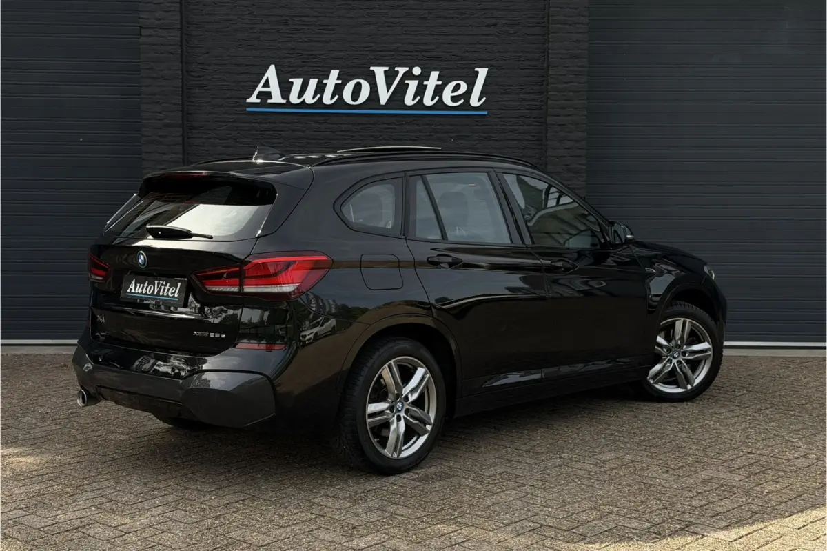 xDrive25e M-Sport | Panodak | Head-Up | Camera | Adaptive Cruise | Comfort Access | 35X op voorraad