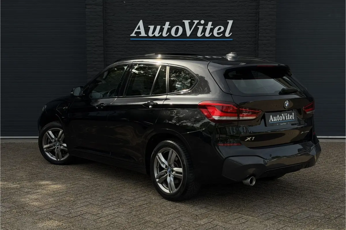 xDrive25e M-Sport | Panodak | Head-Up | Camera | Adaptive Cruise | Comfort Access | 35X op voorraad