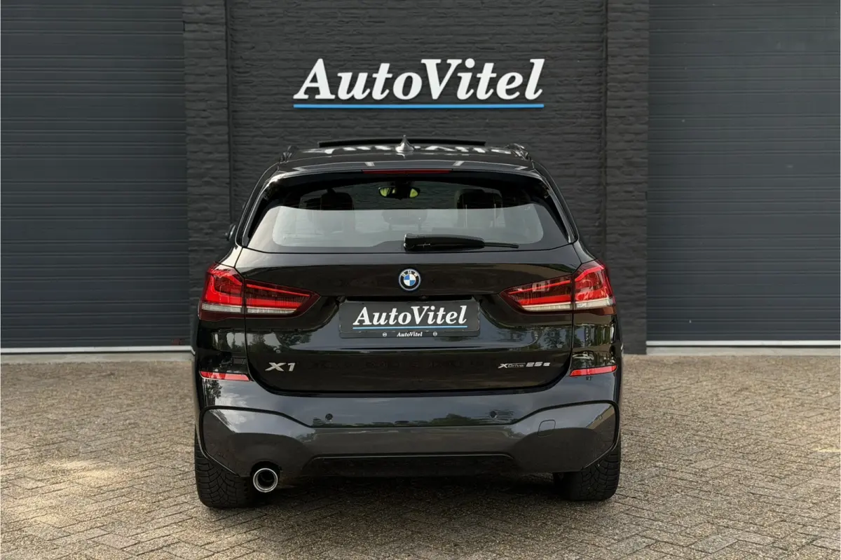 xDrive25e M-Sport | Panodak | Head-Up | Camera | Adaptive Cruise | Comfort Access | 35X op voorraad