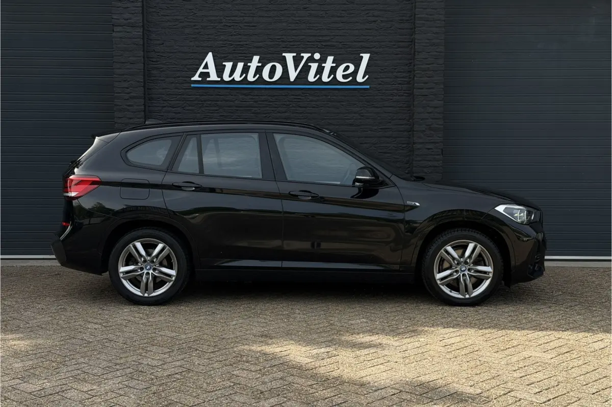 xDrive25e M-Sport | Panodak | Head-Up | Camera | Adaptive Cruise | Comfort Access | 35X op voorraad
