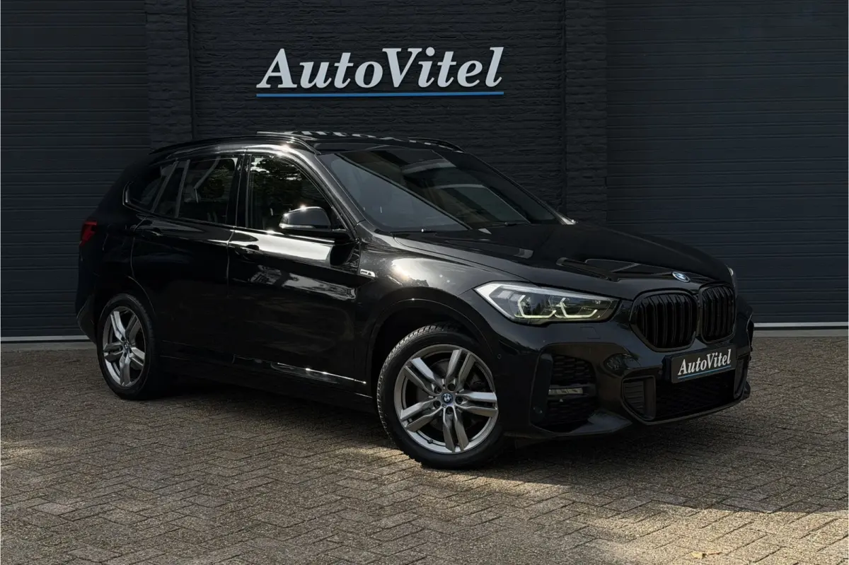 xDrive25e M-Sport | Panodak | Head-Up | Camera | Adaptive Cruise | Comfort Access | 35X op voorraad