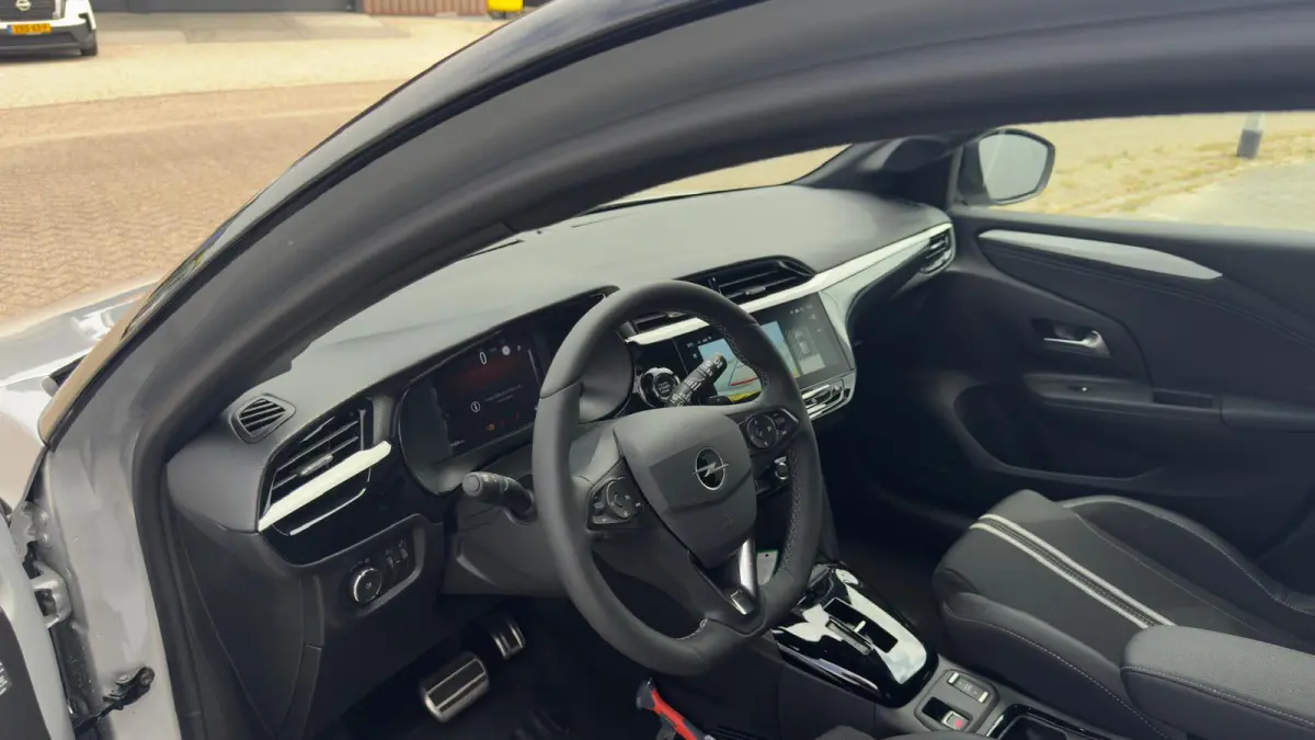 1.2 Turbo Hybrid GS Automaat | Camera | Keyless | Cruise Control | Apple Carplay / Android Auto | | Afwijkende dakkleur | Airco | Armsteun voor
