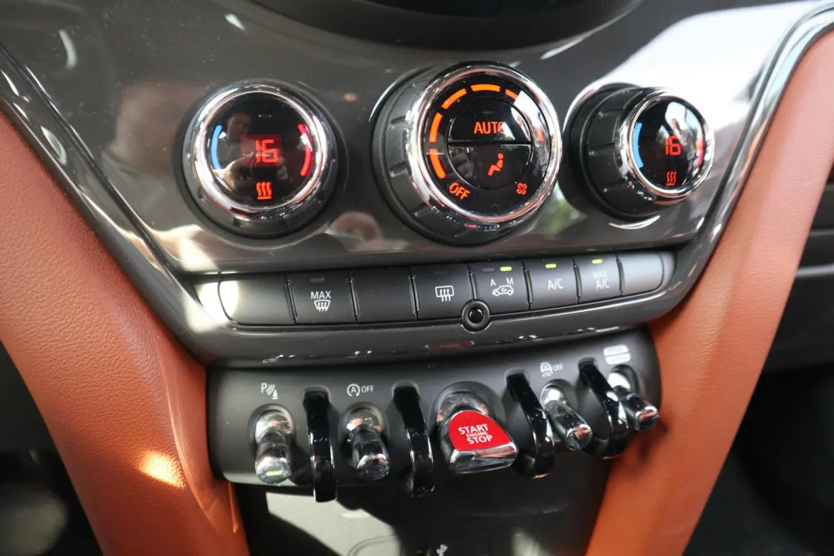 Cooper | Parkeersensoren achter | Comfort Acces | Harman Kardon | Piano black exterieur | Leder