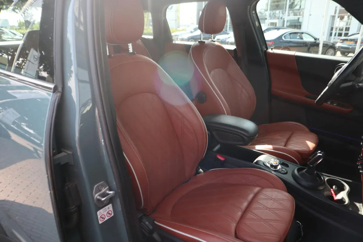 Cooper | Parkeersensoren achter | Comfort Acces | Harman Kardon | Piano black exterieur | Leder