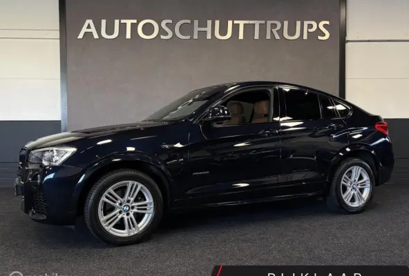 xDrive20i High Executive M SPORT CARBONSCHWARZ / LEDER / NAVI / PDC / STOELVERW. / NAP /