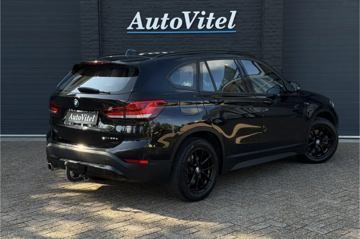 xDrive25e | Leder | Trekhaak | Head-Up | Camera | LED | PDC V & A