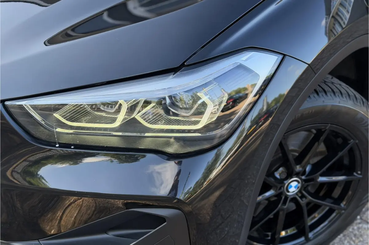 xDrive25e | Leder | Trekhaak | Head-Up | Camera | LED | PDC V & A