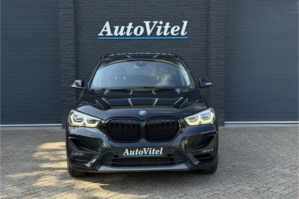 xDrive25e | Leder | Trekhaak | Head-Up | Camera | LED | PDC V & A