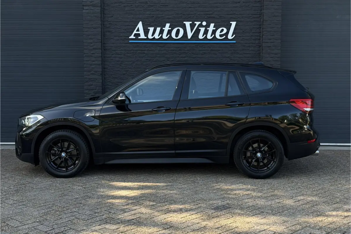 xDrive25e | Leder | Trekhaak | Head-Up | Camera | LED | PDC V & A