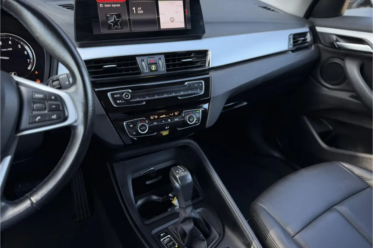 xDrive25e | Leder | Trekhaak | Head-Up | Camera | LED | PDC V & A