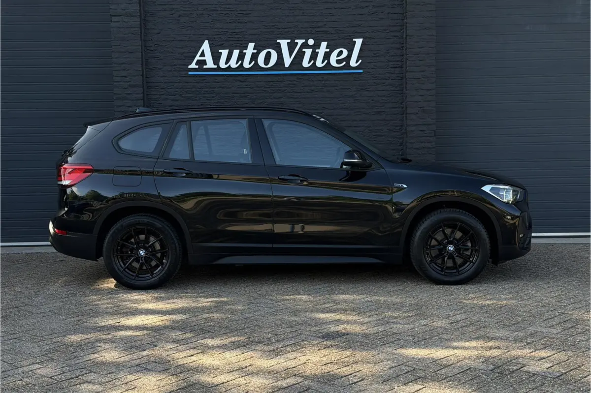 xDrive25e | Leder | Trekhaak | Head-Up | Camera | LED | PDC V & A