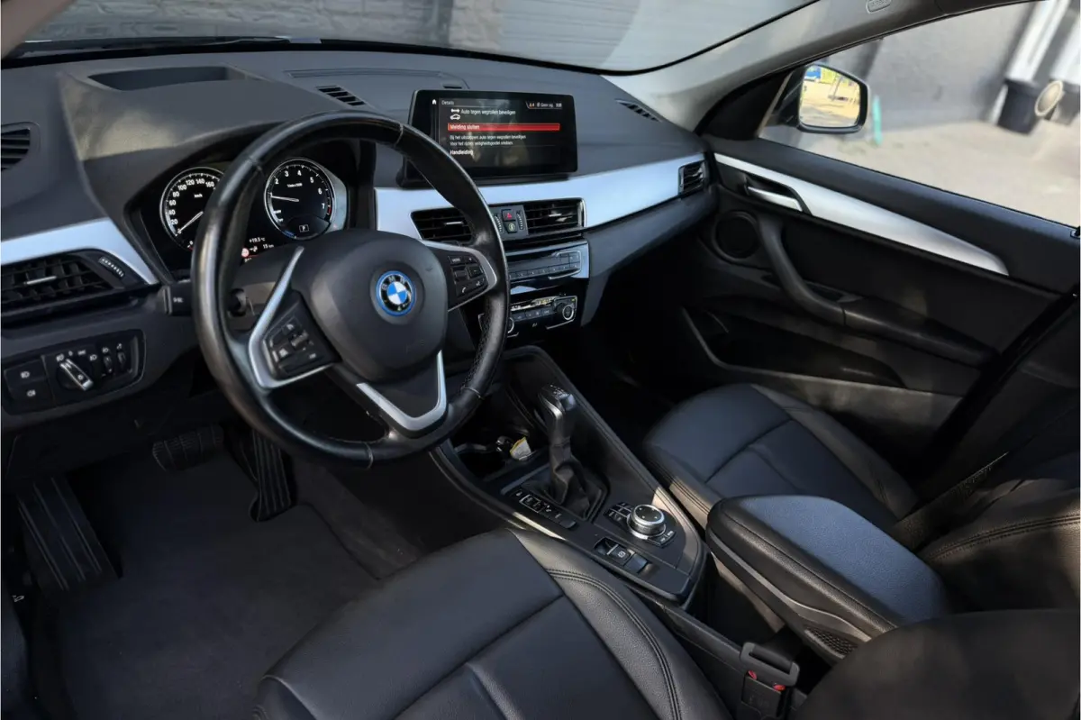 xDrive25e | Leder | Trekhaak | Head-Up | Camera | LED | PDC V & A