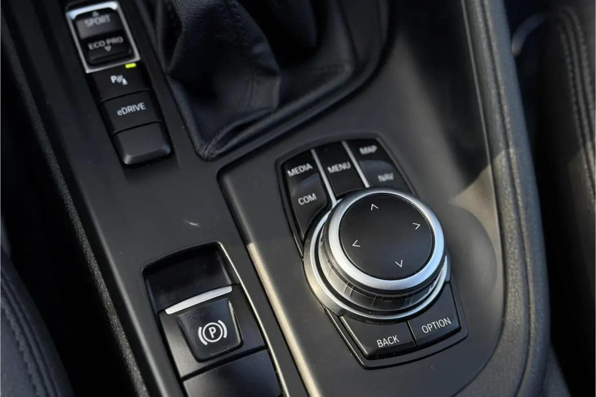 xDrive25e | Leder | Trekhaak | Head-Up | Camera | LED | PDC V & A