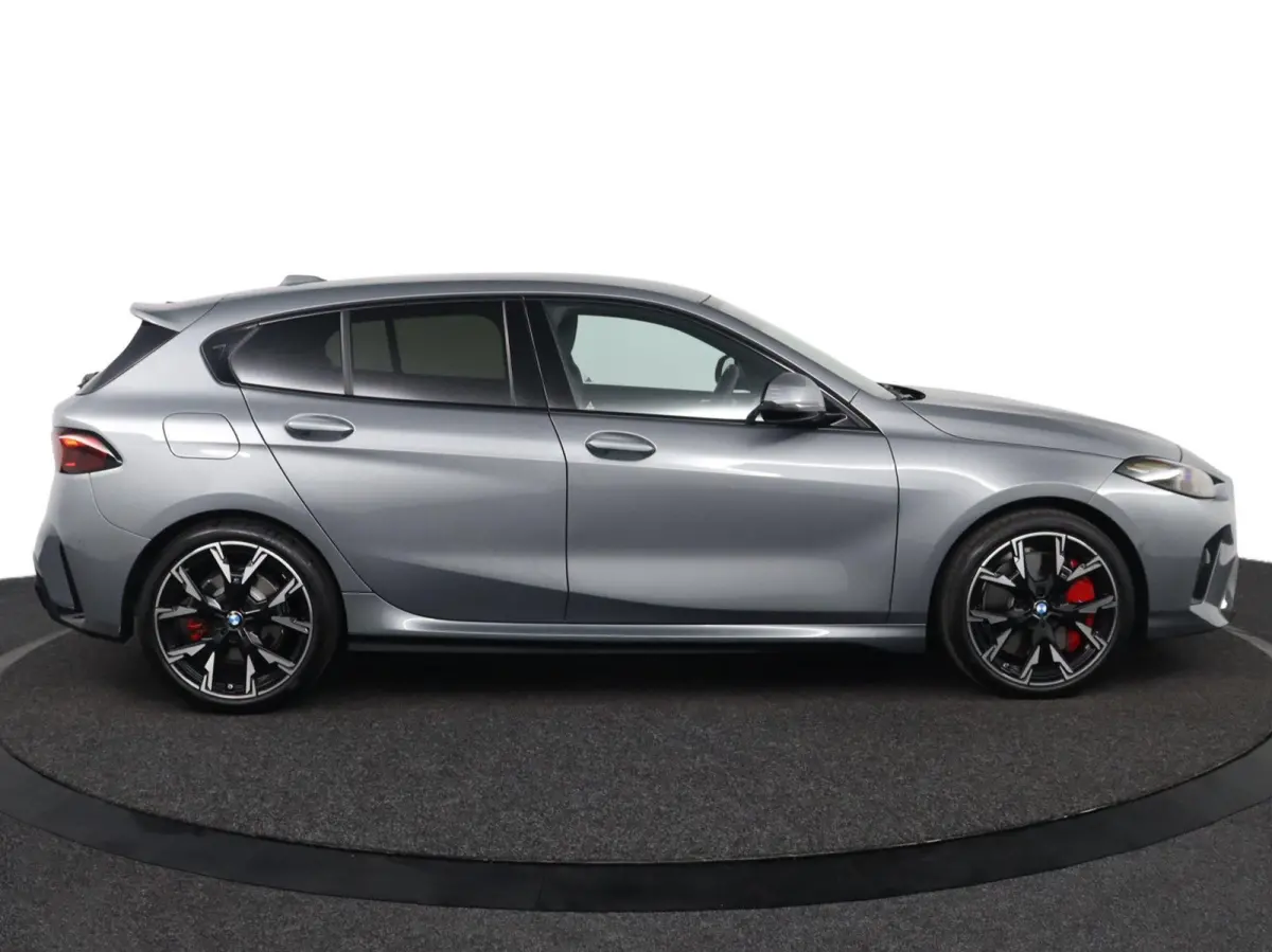 120 M Sport Design Edition | M Sportpakket Pro | voorstoelen verwarmd | achteruitrijcamera | M Adaptief onderstel | Driving Assistant Plus |