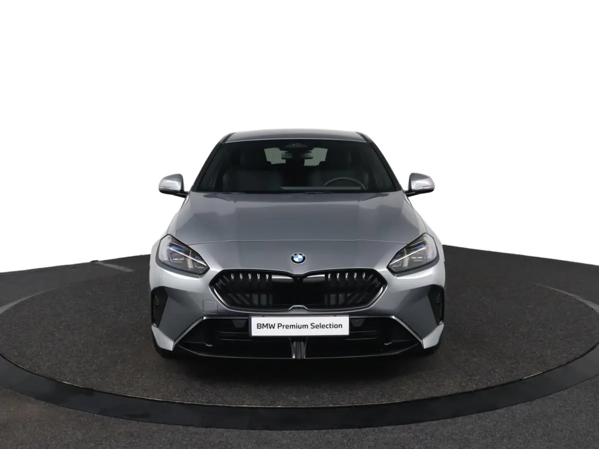 120 M Sport Design Edition | M Sportpakket Pro | voorstoelen verwarmd | achteruitrijcamera | M Adaptief onderstel | Driving Assistant Plus |