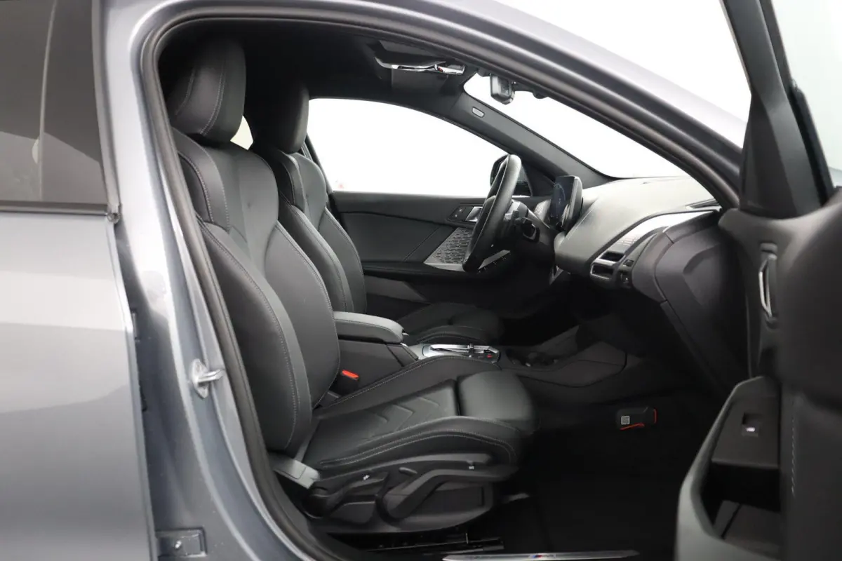 120 M Sport Design Edition | M Sportpakket Pro | voorstoelen verwarmd | achteruitrijcamera | M Adaptief onderstel | Driving Assistant Plus |