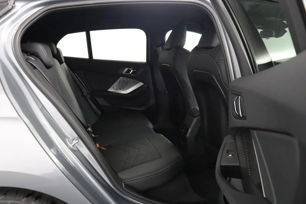120 M Sport Design Edition | M Sportpakket Pro | voorstoelen verwarmd | achteruitrijcamera | M Adaptief onderstel | Driving Assistant Plus |