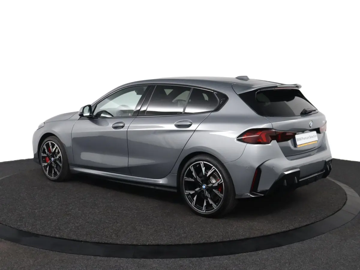 120 M Sport Design Edition | M Sportpakket Pro | voorstoelen verwarmd | achteruitrijcamera | M Adaptief onderstel | Driving Assistant Plus |