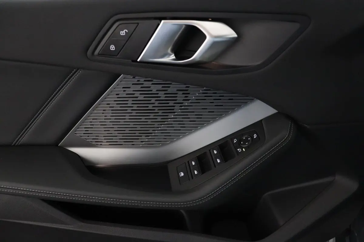 120 M Sport Design Edition | M Sportpakket Pro | voorstoelen verwarmd | achteruitrijcamera | M Adaptief onderstel | Driving Assistant Plus |