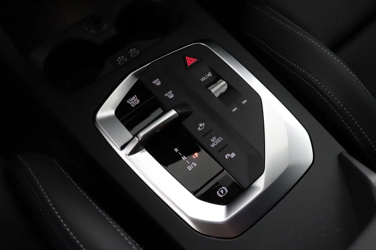 120 M Sport Design Edition | M Sportpakket Pro | voorstoelen verwarmd | achteruitrijcamera | M Adaptief onderstel | Driving Assistant Plus |