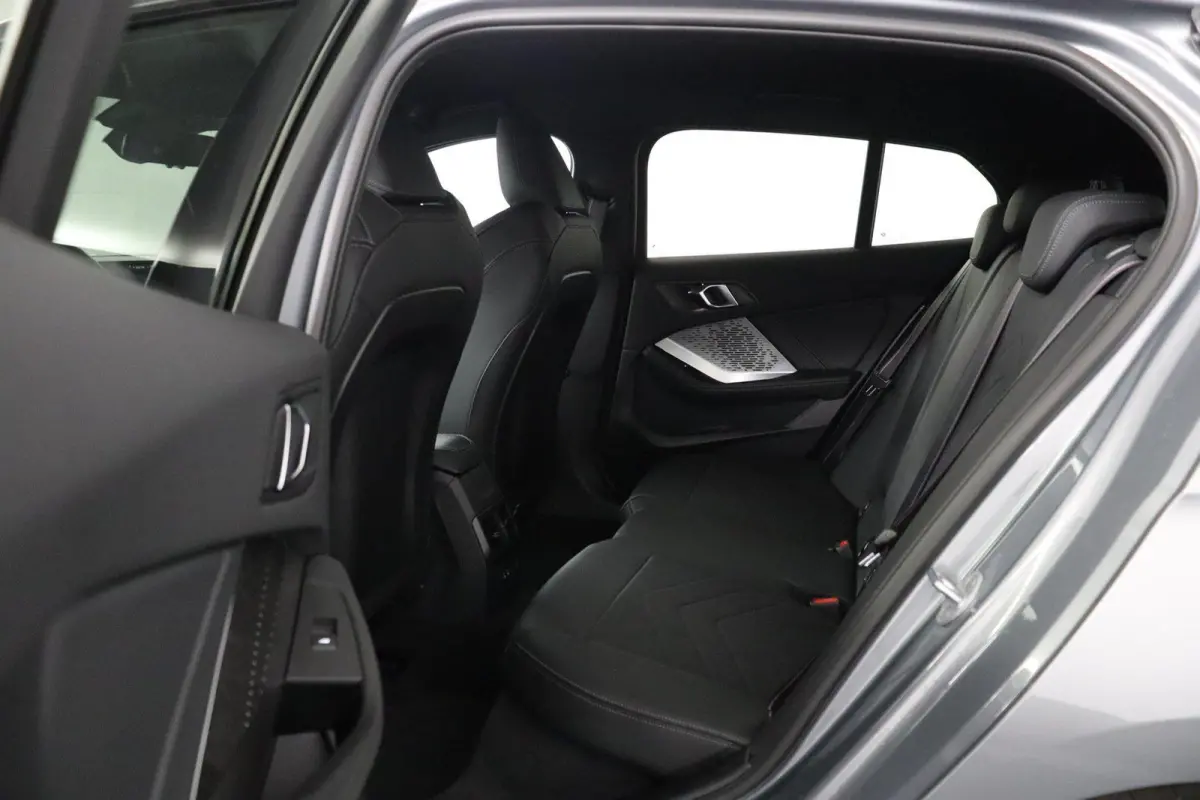 120 M Sport Design Edition | M Sportpakket Pro | voorstoelen verwarmd | achteruitrijcamera | M Adaptief onderstel | Driving Assistant Plus |