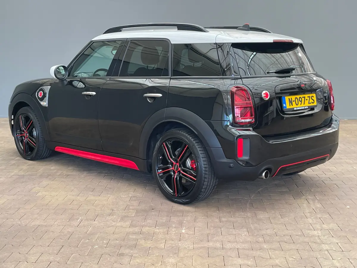 1.5 Cooper ALL4 Classic Airco | Cruise Control | Keyless | LED | LMV 19" | Leder | Navi | Stoel-Stuur&Voorruitverwarming |