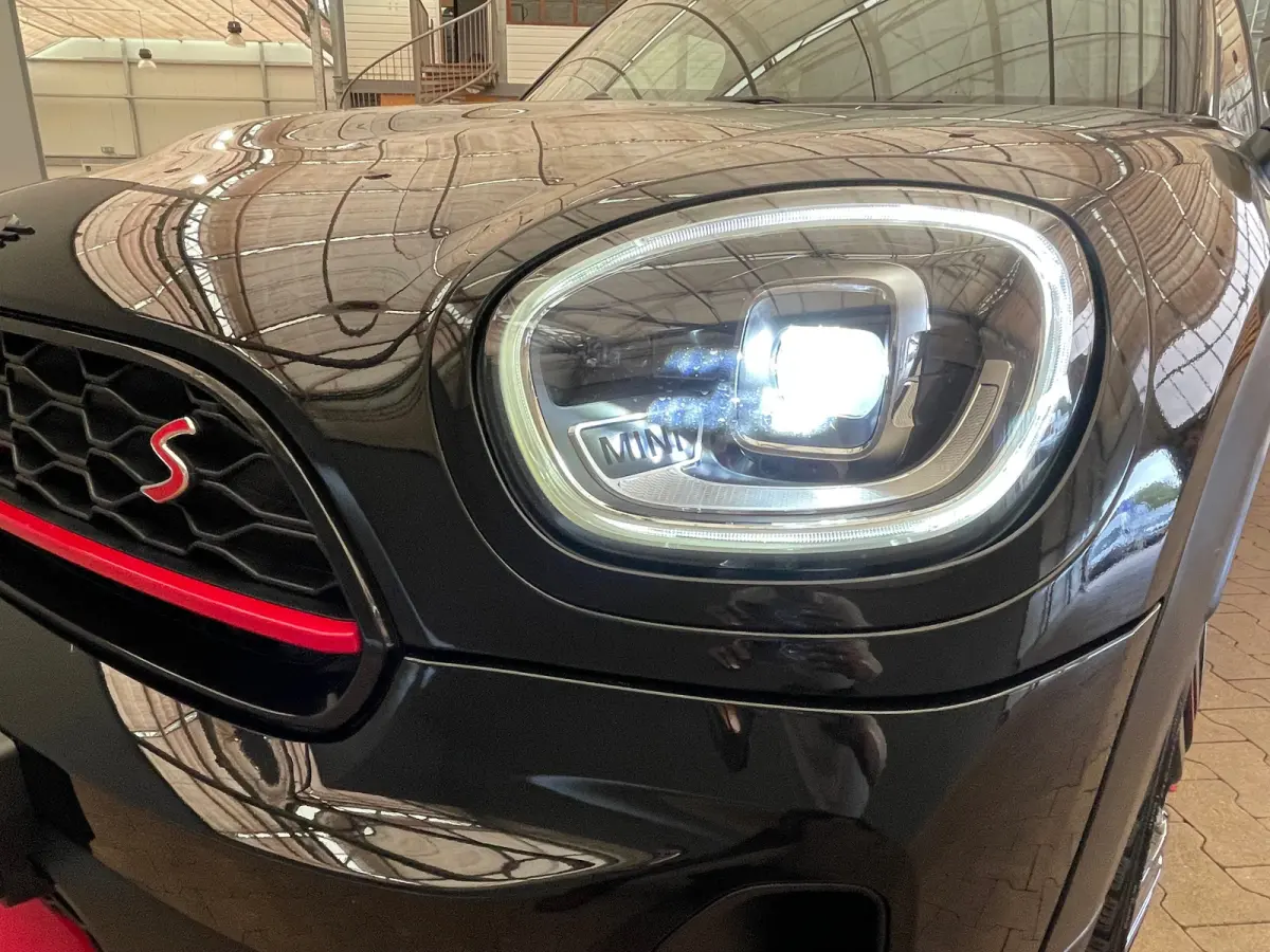 1.5 Cooper ALL4 Classic Airco | Cruise Control | Keyless | LED | LMV 19" | Leder | Navi | Stoel-Stuur&Voorruitverwarming |