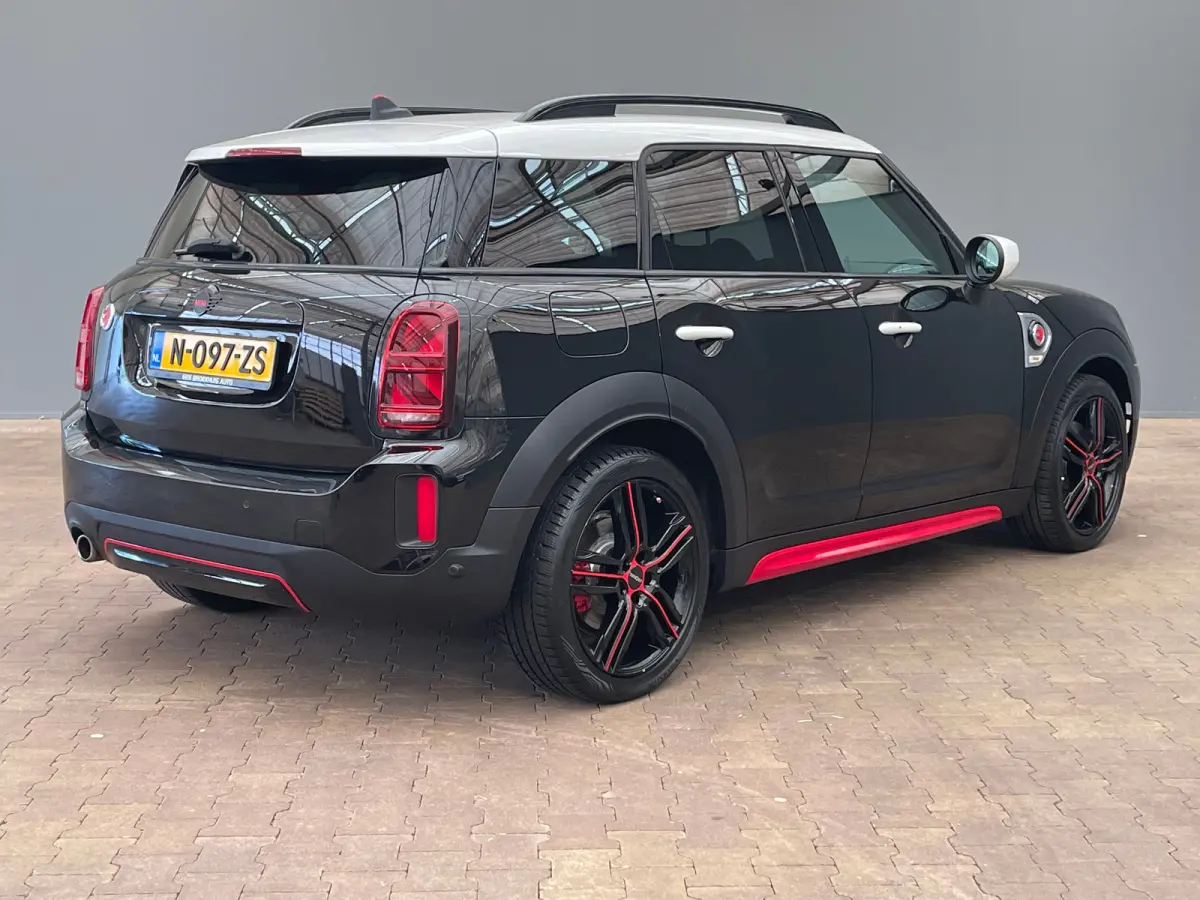1.5 Cooper ALL4 Classic Airco | Cruise Control | Keyless | LED | LMV 19" | Leder | Navi | Stoel-Stuur&Voorruitverwarming |