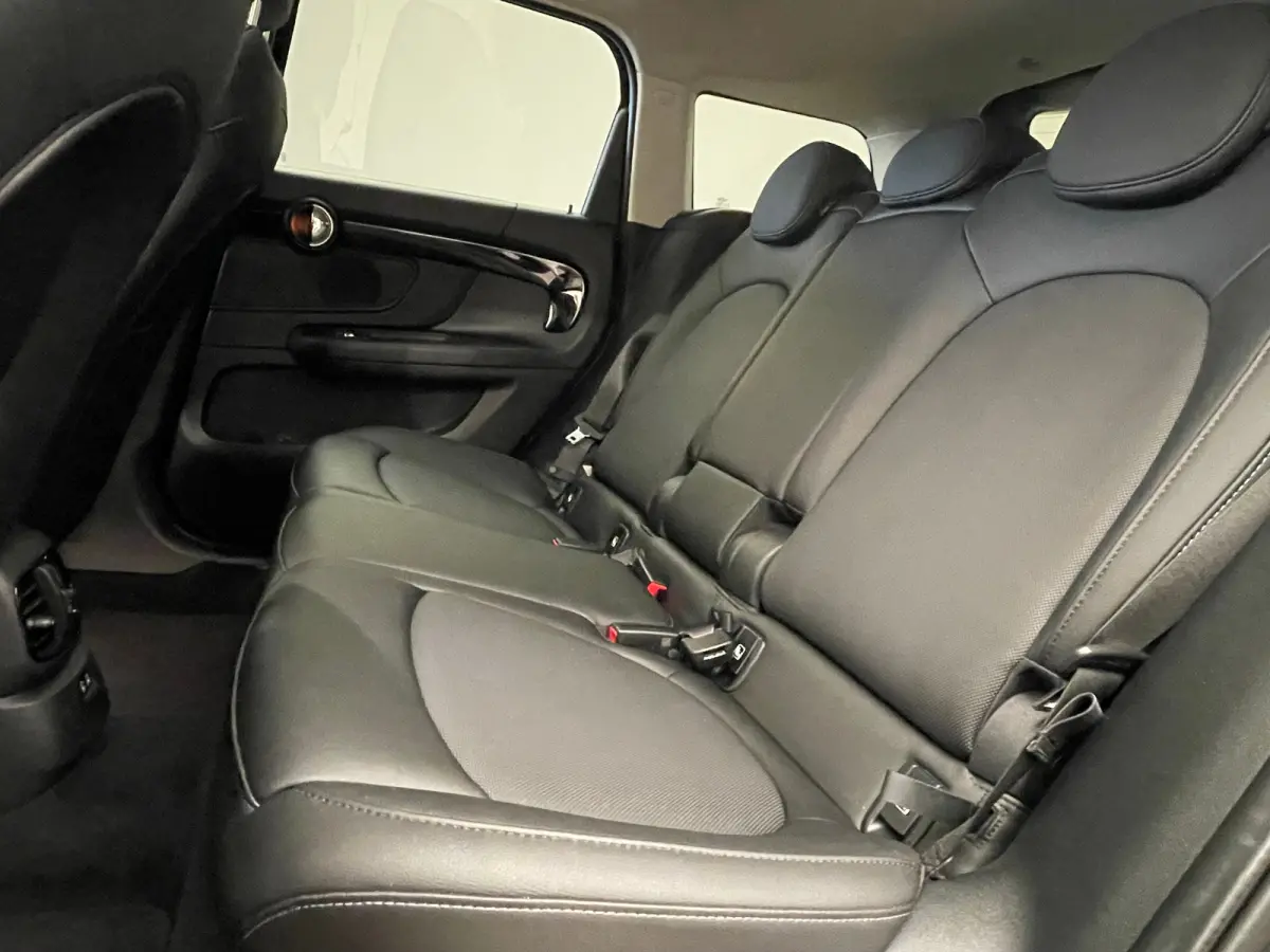 1.5 Cooper ALL4 Classic Airco | Cruise Control | Keyless | LED | LMV 19" | Leder | Navi | Stoel-Stuur&Voorruitverwarming |