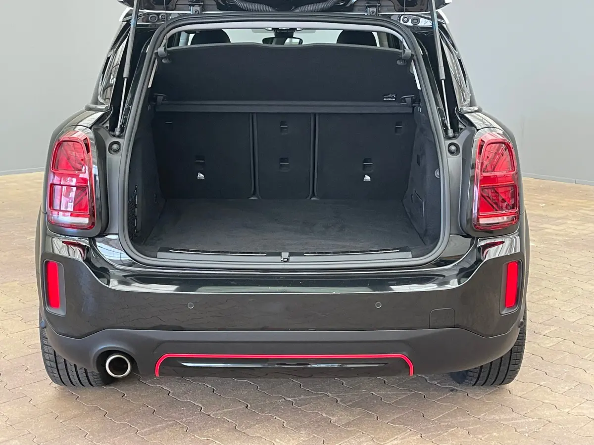 1.5 Cooper ALL4 Classic Airco | Cruise Control | Keyless | LED | LMV 19" | Leder | Navi | Stoel-Stuur&Voorruitverwarming |