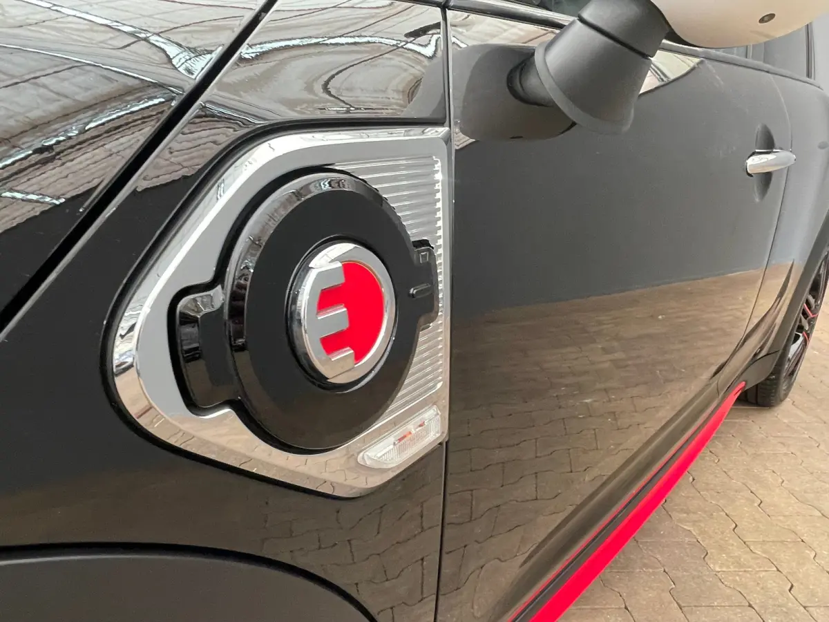 1.5 Cooper ALL4 Classic Airco | Cruise Control | Keyless | LED | LMV 19" | Leder | Navi | Stoel-Stuur&Voorruitverwarming |