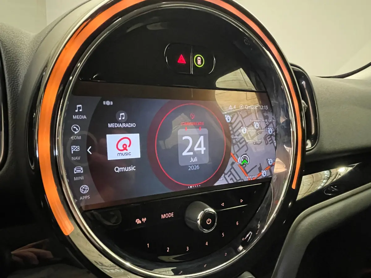 1.5 Cooper ALL4 Classic Airco | Cruise Control | Keyless | LED | LMV 19" | Leder | Navi | Stoel-Stuur&Voorruitverwarming |