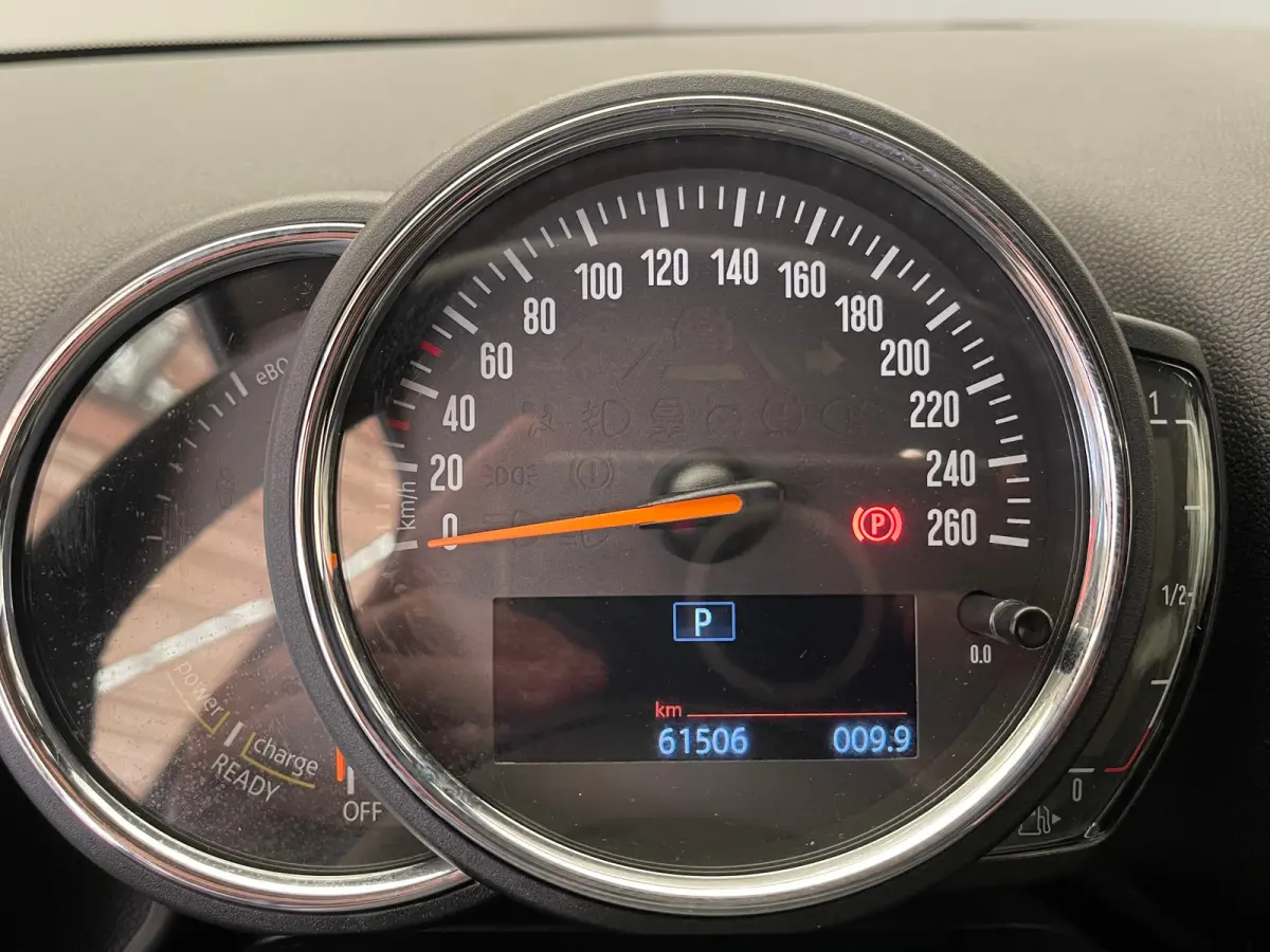 1.5 Cooper ALL4 Classic Airco | Cruise Control | Keyless | LED | LMV 19" | Leder | Navi | Stoel-Stuur&Voorruitverwarming |