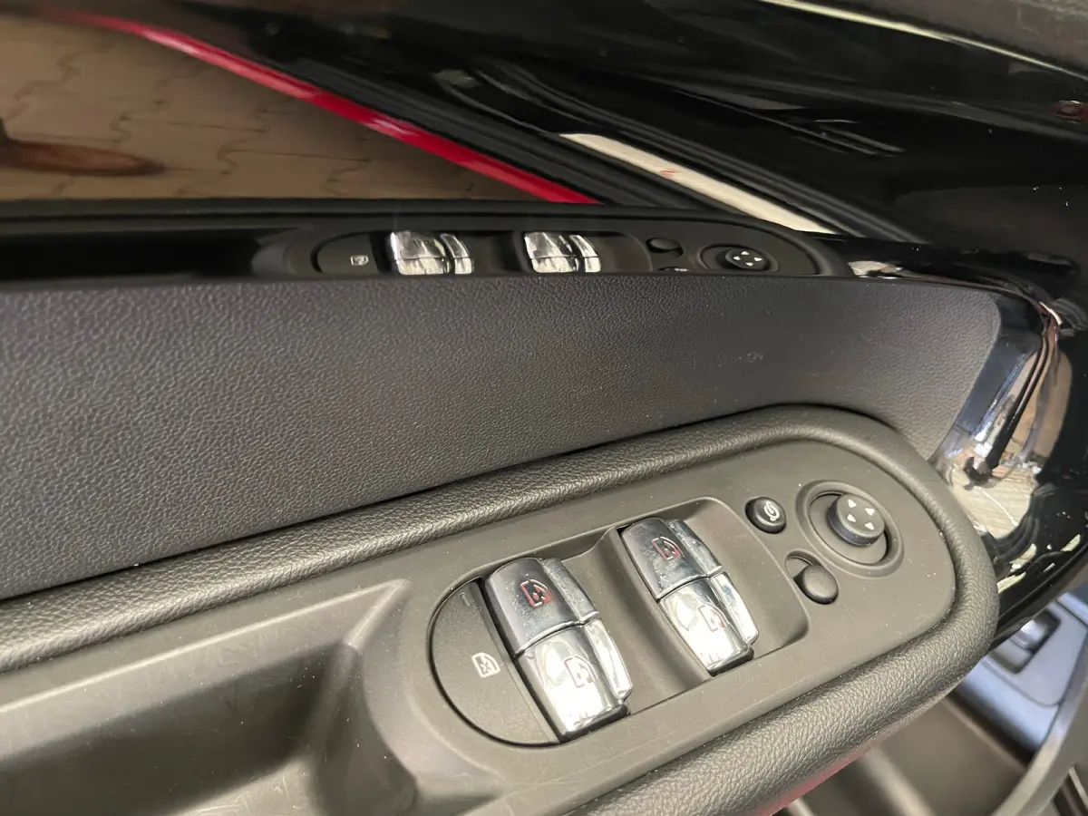 1.5 Cooper ALL4 Classic Airco | Cruise Control | Keyless | LED | LMV 19" | Leder | Navi | Stoel-Stuur&Voorruitverwarming |