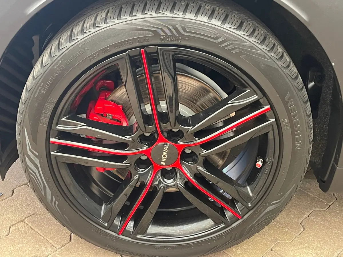1.5 Cooper ALL4 Classic Airco | Cruise Control | Keyless | LED | LMV 19" | Leder | Navi | Stoel-Stuur&Voorruitverwarming |