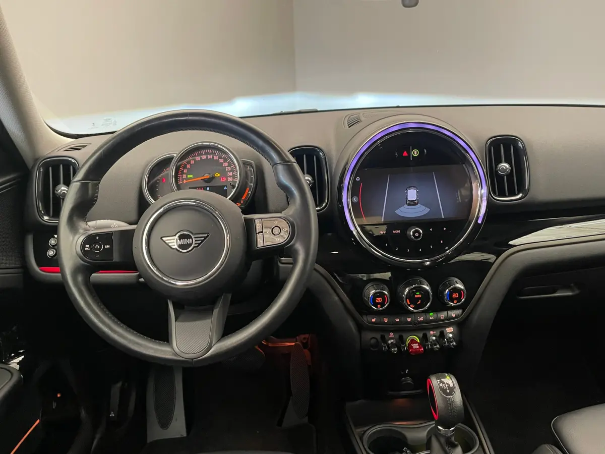 1.5 Cooper ALL4 Classic Airco | Cruise Control | Keyless | LED | LMV 19" | Leder | Navi | Stoel-Stuur&Voorruitverwarming |