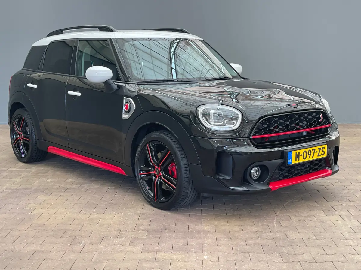 1.5 Cooper ALL4 Classic Airco | Cruise Control | Keyless | LED | LMV 19" | Leder | Navi | Stoel-Stuur&Voorruitverwarming |