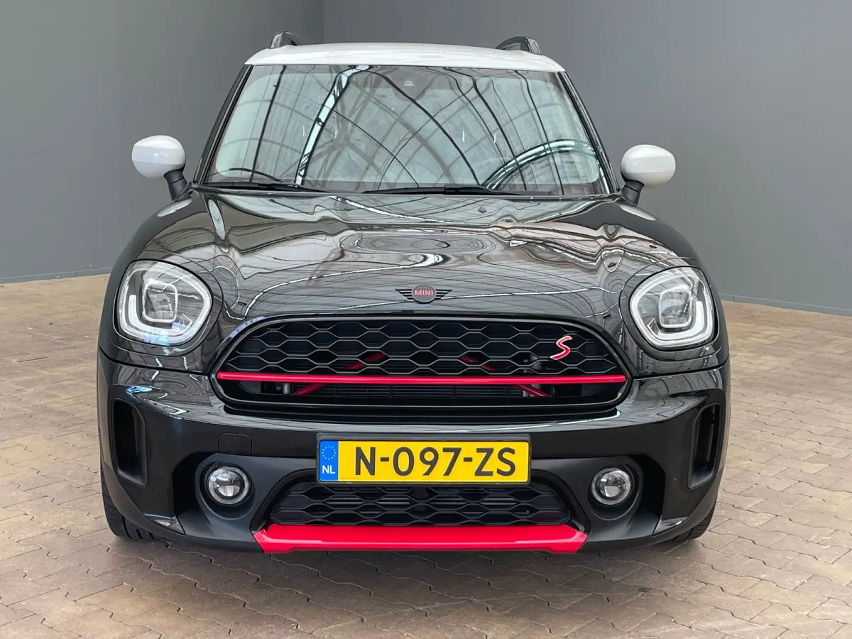 1.5 Cooper ALL4 Classic Airco | Cruise Control | Keyless | LED | LMV 19" | Leder | Navi | Stoel-Stuur&Voorruitverwarming |