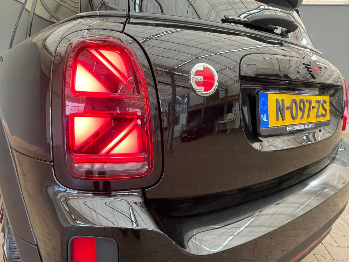 1.5 Cooper ALL4 Classic Airco | Cruise Control | Keyless | LED | LMV 19" | Leder | Navi | Stoel-Stuur&Voorruitverwarming |