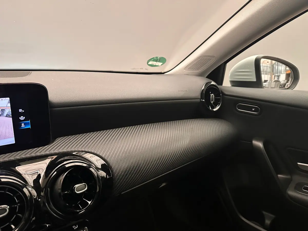 160 Business Solution Camera | Parkeersensoren | Widescreen | Stoelverwarming | LED | 16" Lichtmetaal | Navigatie | Achteruitrijcamera | Airco (automatisch) | Cruise control